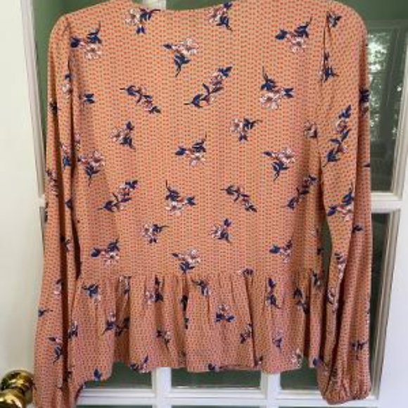 Long sleeved, V-neck, peplum style blouse - Picture 5 of 5